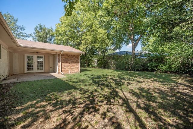 500 Kirven Avenue, Waxahachie, TX 75165