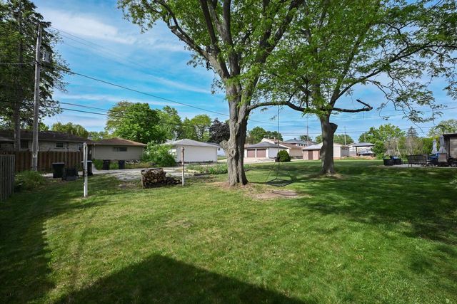 1715 Monroe AVENUE, South Milwaukee, WI 53172