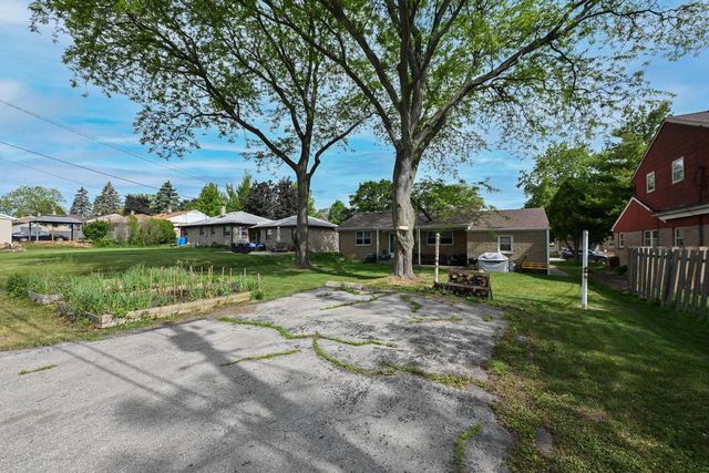 1715 Monroe AVENUE, South Milwaukee, WI 53172
