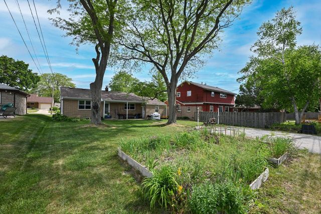 1715 Monroe AVENUE, South Milwaukee, WI 53172