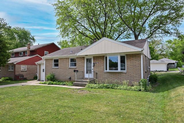 1715 Monroe AVENUE, South Milwaukee, WI 53172