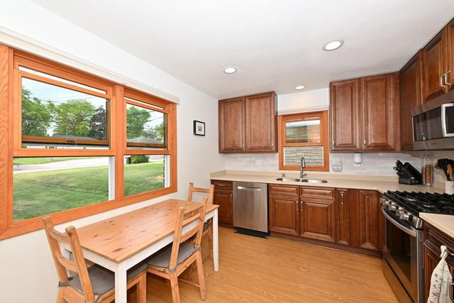 1715 Monroe AVENUE, South Milwaukee, WI 53172