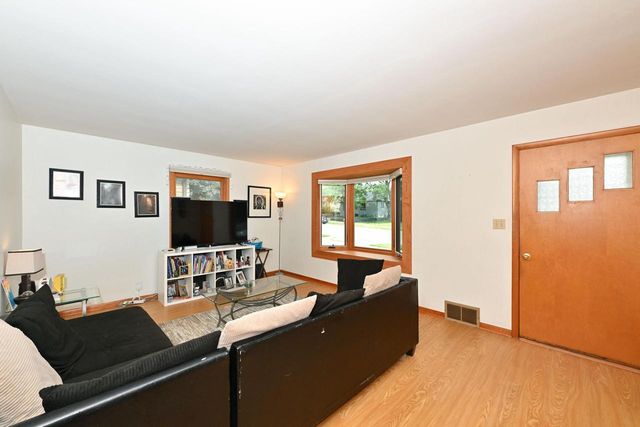 1715 Monroe AVENUE, South Milwaukee, WI 53172