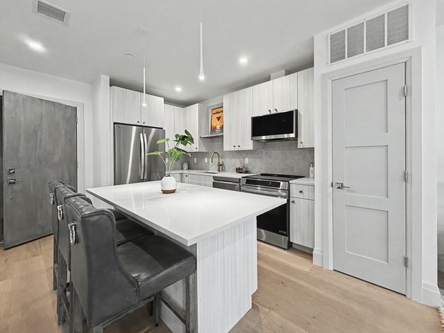 34 Oak Street 101, Boston, MA 02136