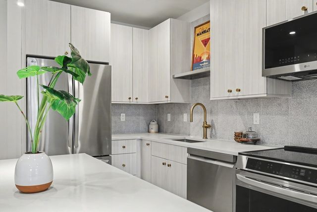 34 Oak Street 101, Boston, MA 02136