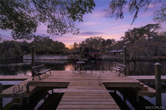 34 Garden Mall Court, Inglis, FL 34449