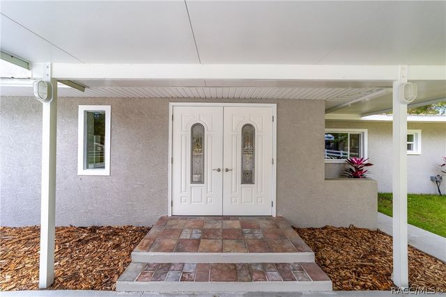 34 Garden Mall Court, Inglis, FL 34449