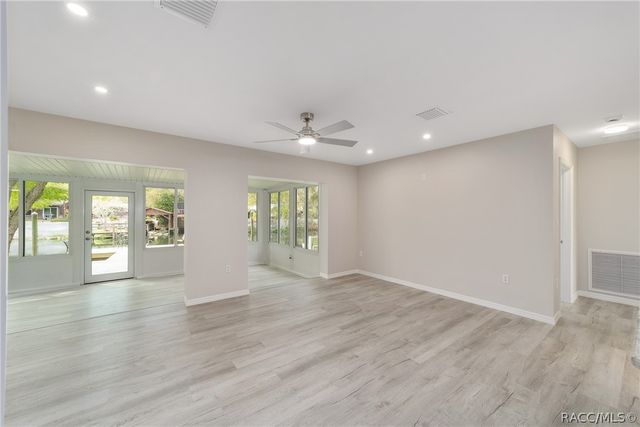 34 Garden Mall Court, Inglis, FL 34449