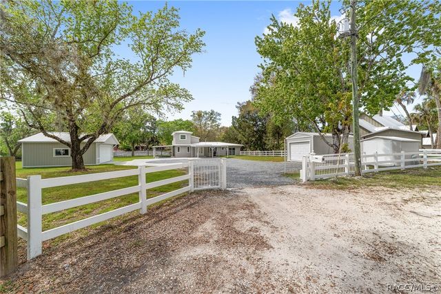 34 Garden Mall Court, Inglis, FL 34449