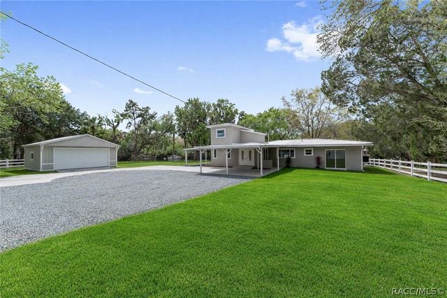 34 Garden Mall Court, Inglis, FL 34449