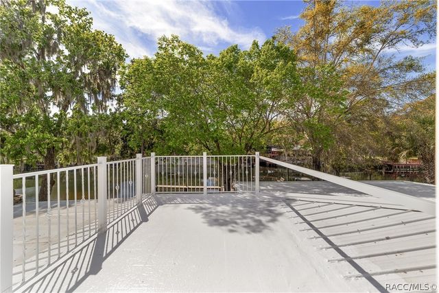 34 Garden Mall Court, Inglis, FL 34449