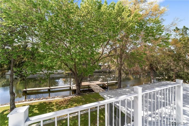 34 Garden Mall Court, Inglis, FL 34449