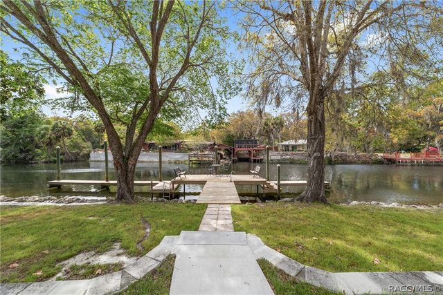 34 Garden Mall Court, Inglis, FL 34449