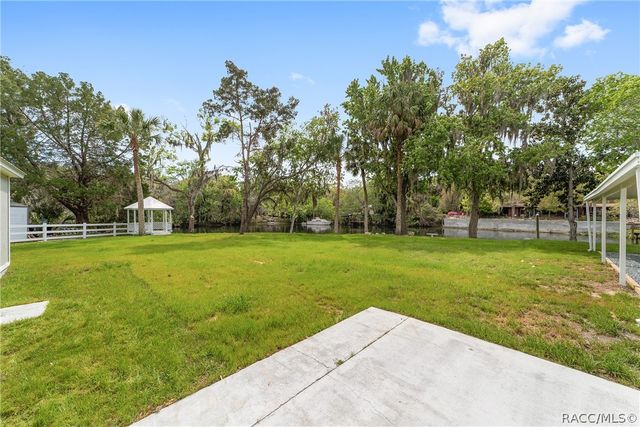 34 Garden Mall Court, Inglis, FL 34449