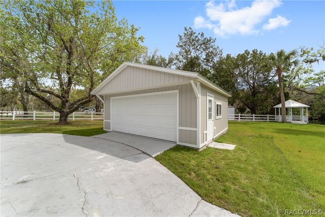 34 Garden Mall Court, Inglis, FL 34449