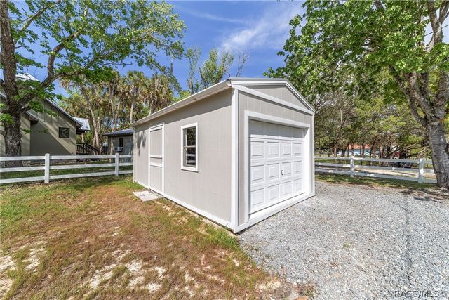 34 Garden Mall Court, Inglis, FL 34449