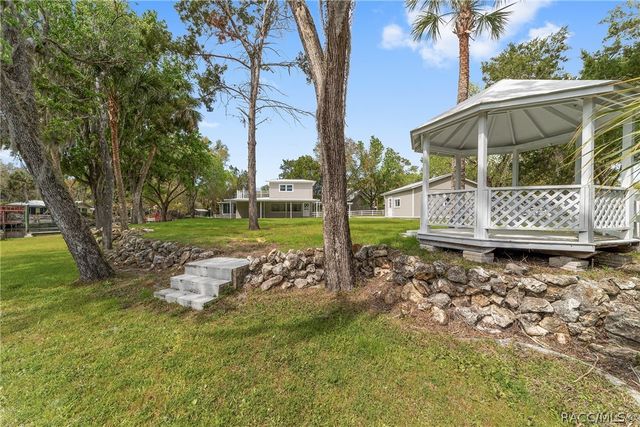 34 Garden Mall Court, Inglis, FL 34449