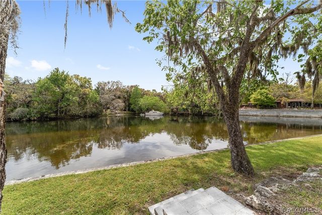 34 Garden Mall Court, Inglis, FL 34449