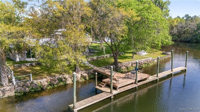 34 Garden Mall Court, Inglis, FL 34449