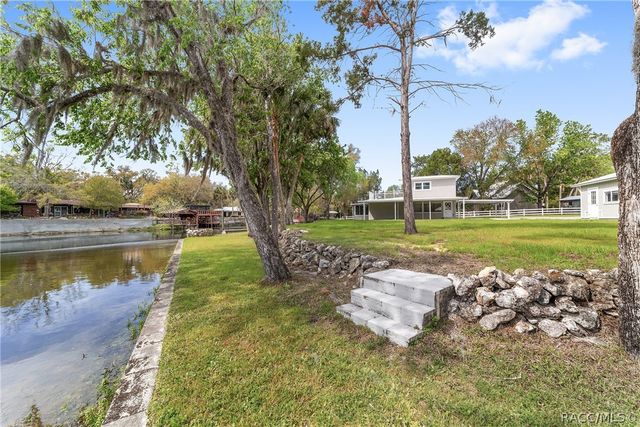 34 Garden Mall Court, Inglis, FL 34449