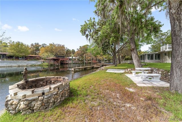 34 Garden Mall Court, Inglis, FL 34449