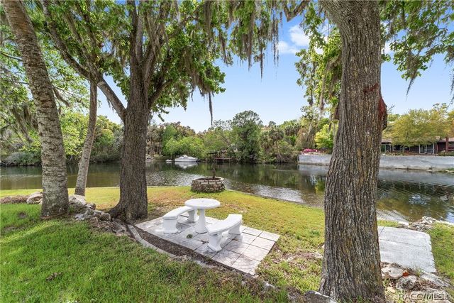 34 Garden Mall Court, Inglis, FL 34449