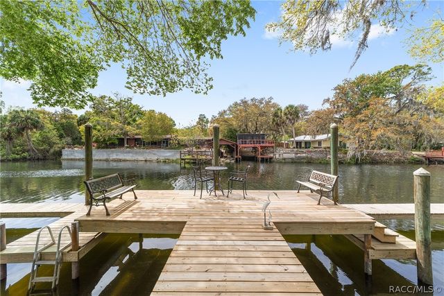 34 Garden Mall Court, Inglis, FL 34449