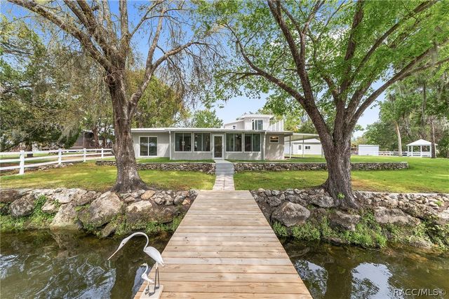 34 Garden Mall Court, Inglis, FL 34449