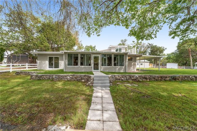 34 Garden Mall Court, Inglis, FL 34449