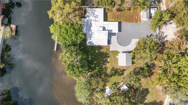 34 Garden Mall Court, Inglis, FL 34449