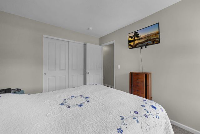 249 Mannaseh Drive W, Granville, OH 43023