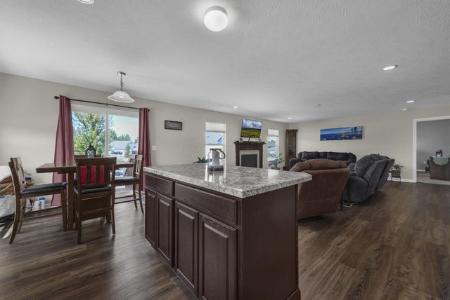 249 Mannaseh Drive W, Granville, OH 43023