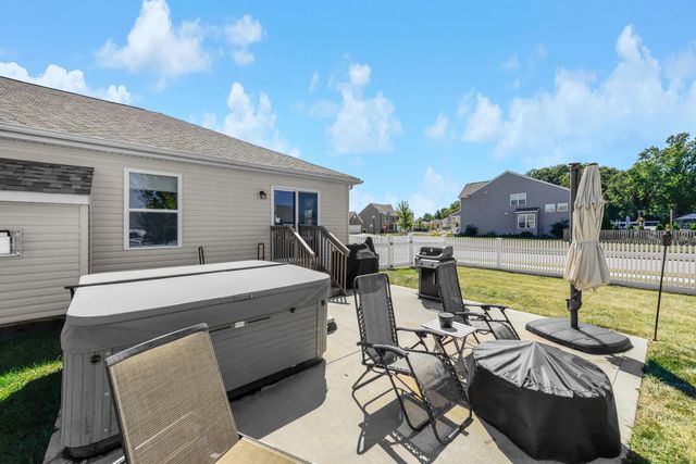 249 Mannaseh Drive W, Granville, OH 43023