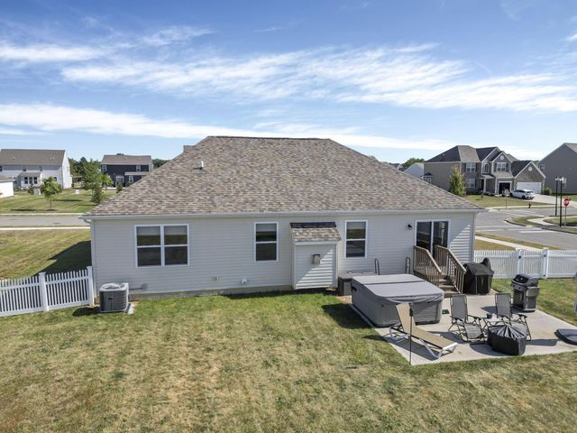 249 Mannaseh Drive W, Granville, OH 43023