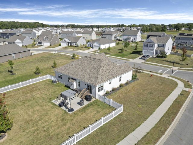 249 Mannaseh Drive W, Granville, OH 43023