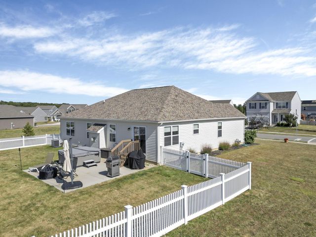 249 Mannaseh Drive W, Granville, OH 43023