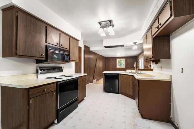 3013 El Camino DRIVE, Cedarburg, WI 53012