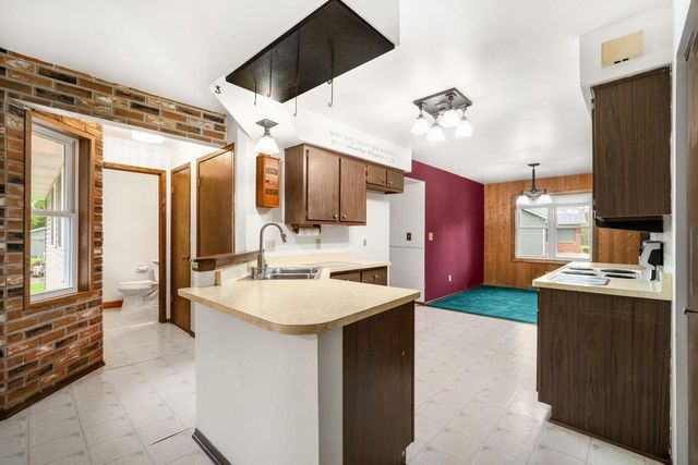 3013 El Camino DRIVE, Cedarburg, WI 53012
