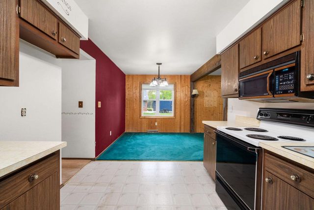 3013 El Camino DRIVE, Cedarburg, WI 53012