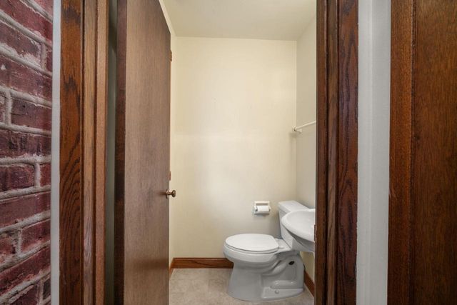 3013 El Camino DRIVE, Cedarburg, WI 53012