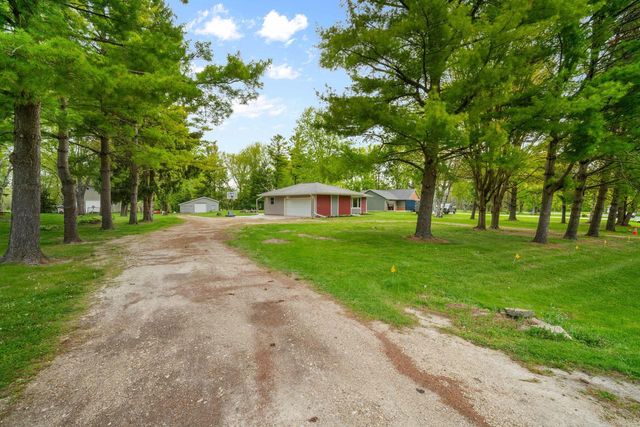 3013 El Camino DRIVE, Cedarburg, WI 53012