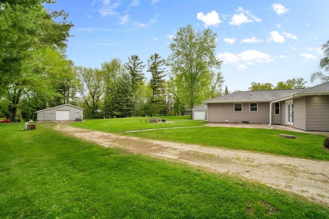 3013 El Camino DRIVE, Cedarburg, WI 53012