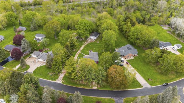 3013 El Camino DRIVE, Cedarburg, WI 53012