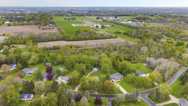 3013 El Camino DRIVE, Cedarburg, WI 53012