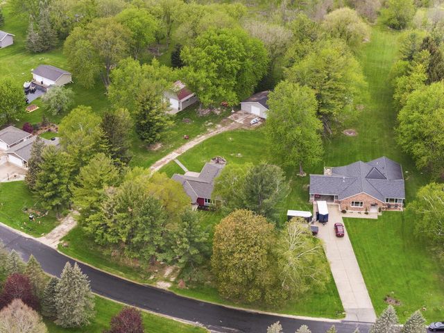 3013 El Camino DRIVE, Cedarburg, WI 53012