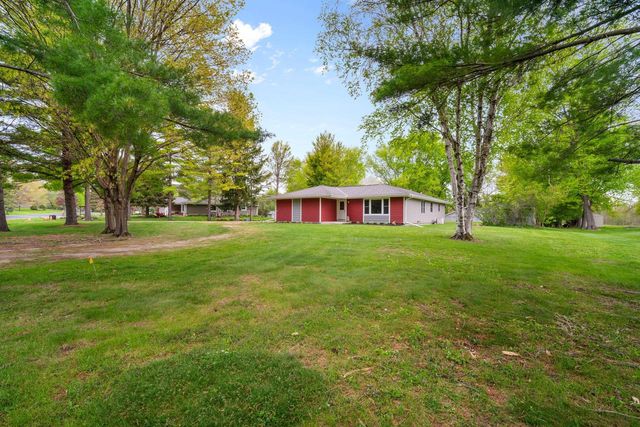 3013 El Camino DRIVE, Cedarburg, WI 53012