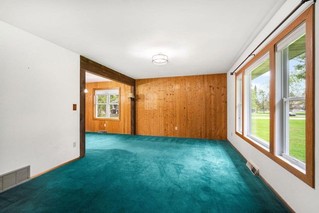 3013 El Camino DRIVE, Cedarburg, WI 53012