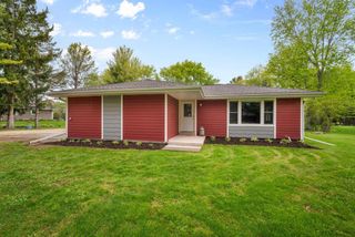 3013 El Camino DRIVE, Cedarburg, WI 53012