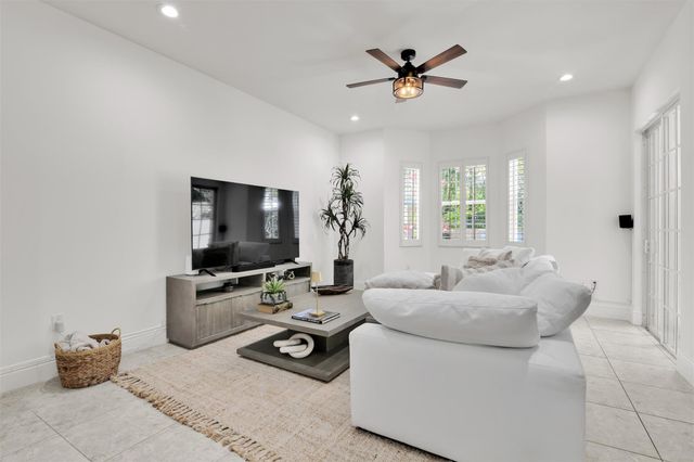206 Mariner Court, North Palm Beach, FL 33408