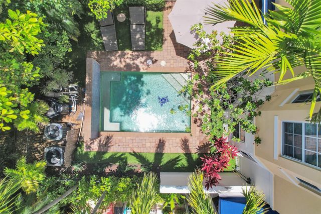 206 Mariner Court, North Palm Beach, FL 33408